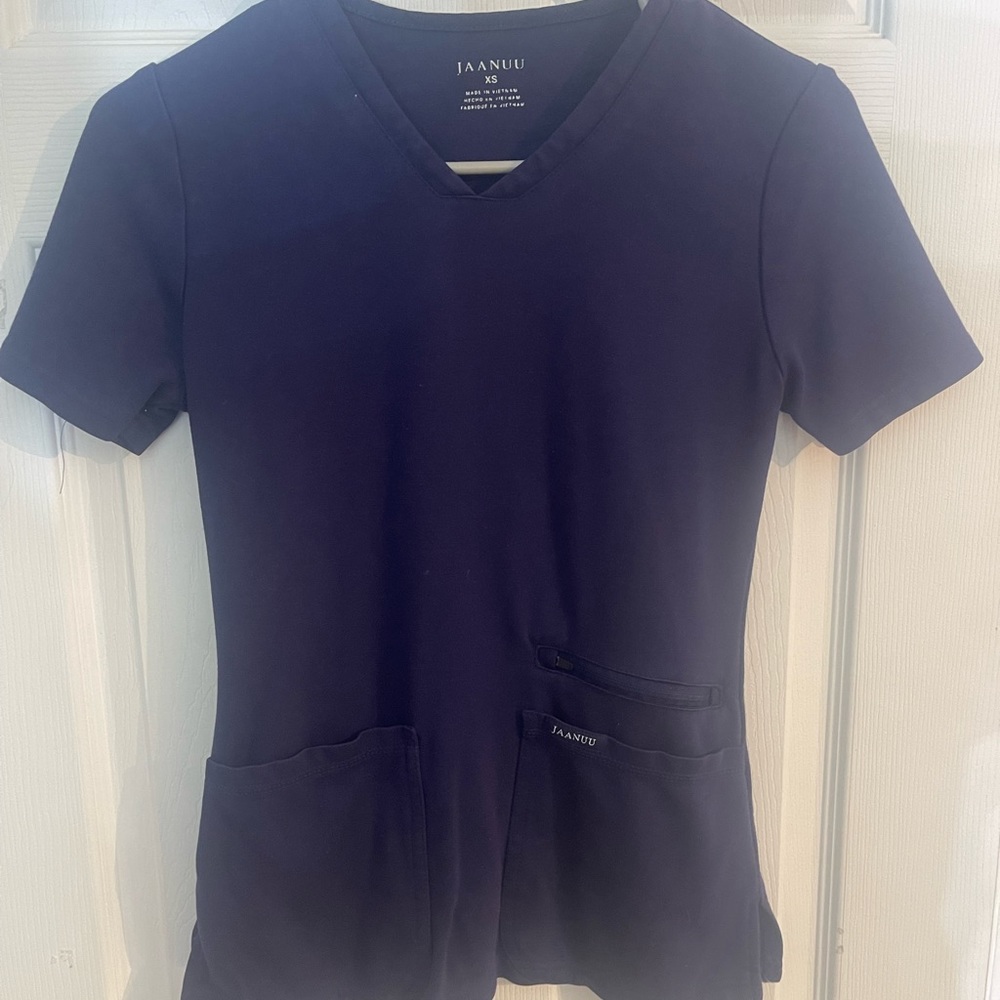 Jaanuu 4 Pocket V-Neck Scrub Top